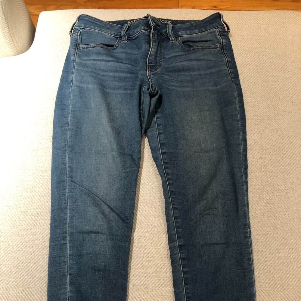 American Eagle Outfitters Light Wash Skinny Jeans